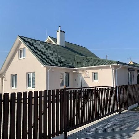 Cozy Apartment In Karmėlava Buitenkant foto
